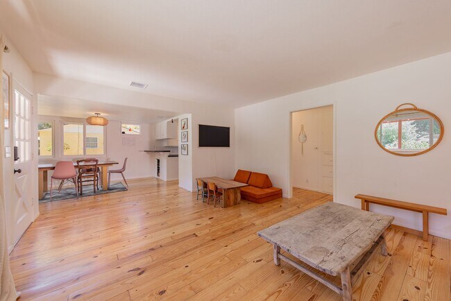 Building Photo - Upper Ojai Country Charmer w/Granny Flat