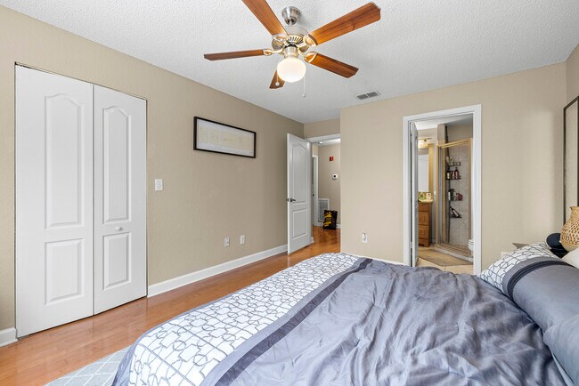 Building Photo - 705 Mainsail Dr