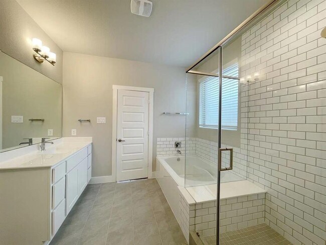 Building Photo - 3514 Gore Creek Dr