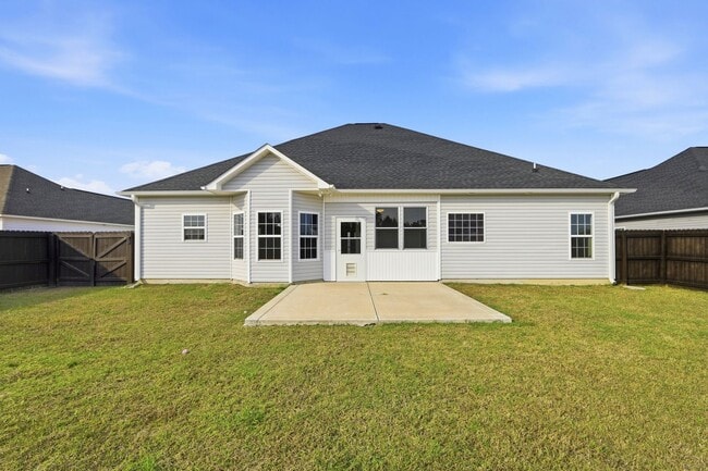 Building Photo - Spacious Living in Stateside – Comfort, Style & Convenience!