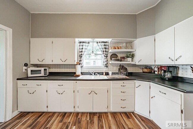 Building Photo - 2910 E Lincoln Rd