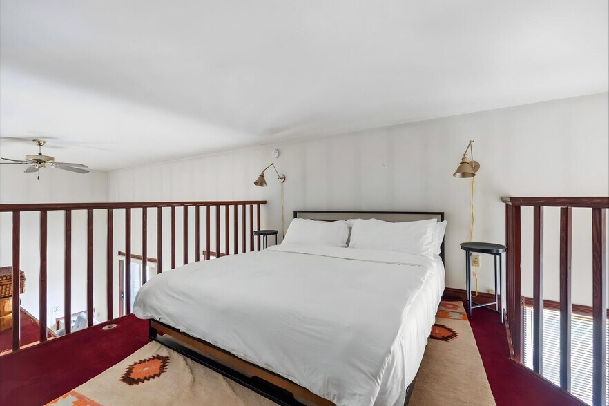 Building Photo - 402 W Dayton St