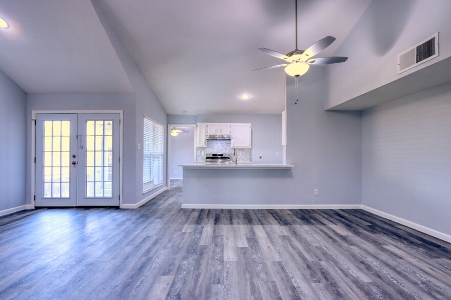 Building Photo - 6028 Dooley Dr