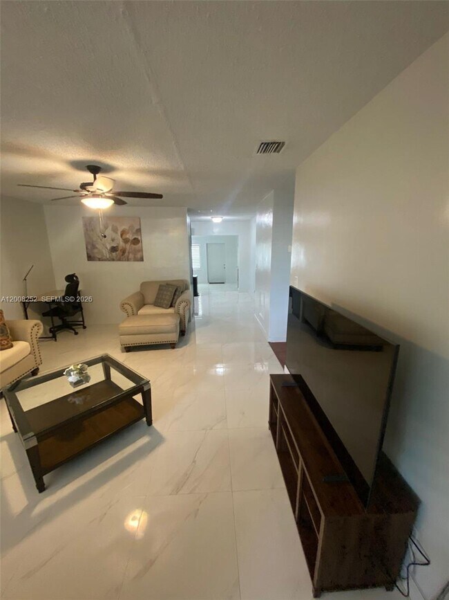 Building Photo - 1740 NE 56th St