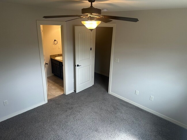 Building Photo - Available for Immediate Move-in!  3 Bedroom, 2 Bathroom, Two-Story Fayetteville Home