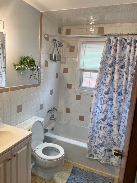 Building Photo - 52 Gould Dr