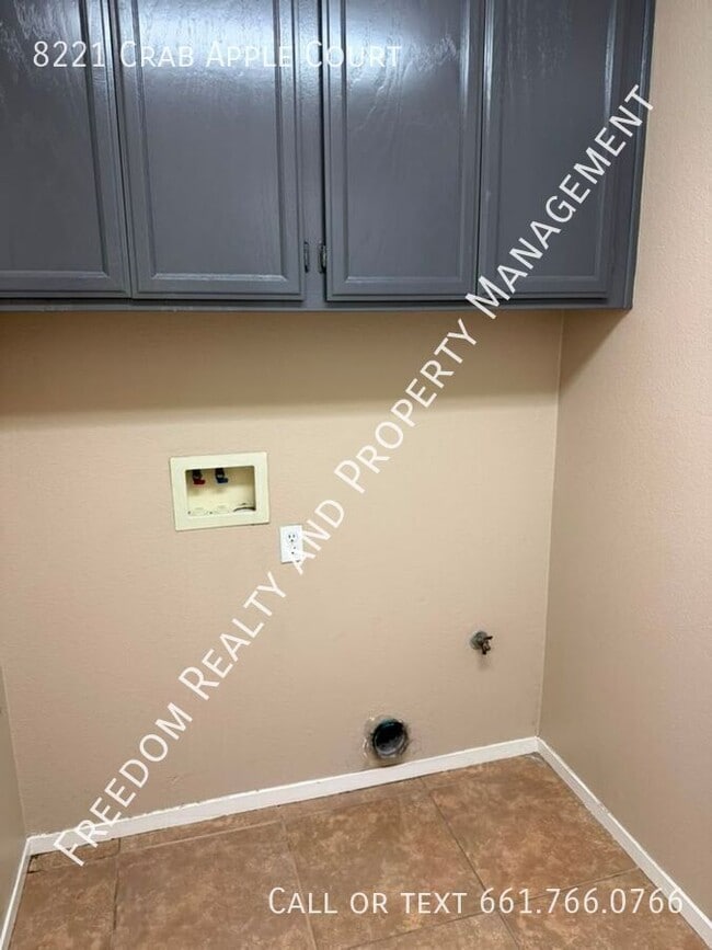Building Photo - 8221 Crab Apple Ct