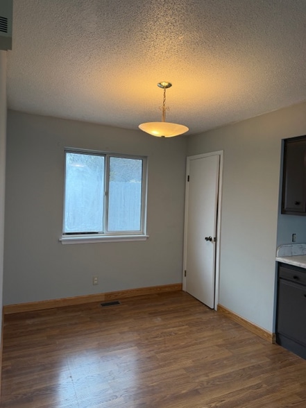 Building Photo - 915 W Shenandoah Dr