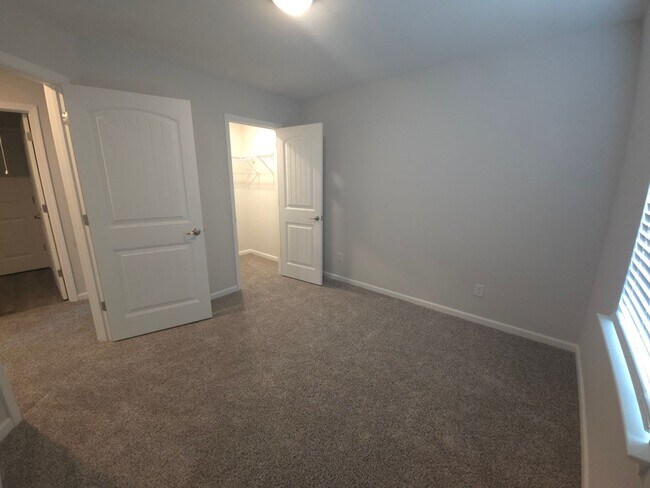 Building Photo - 101 Fenway St