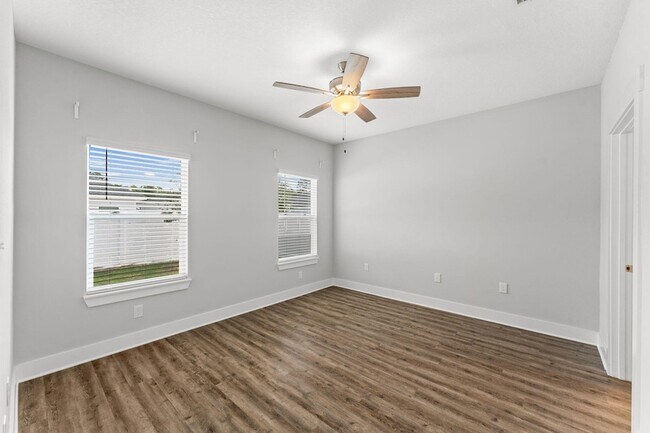 Building Photo - 170 Bradford Ct