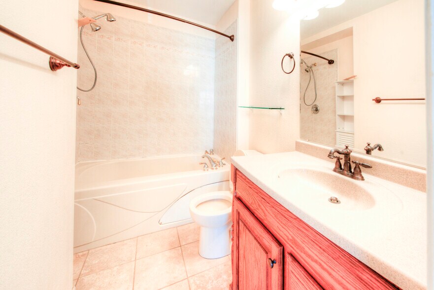 Building Photo - 2875 Richmond Dr