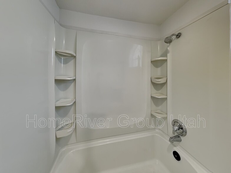 Building Photo - 338 N 300 W