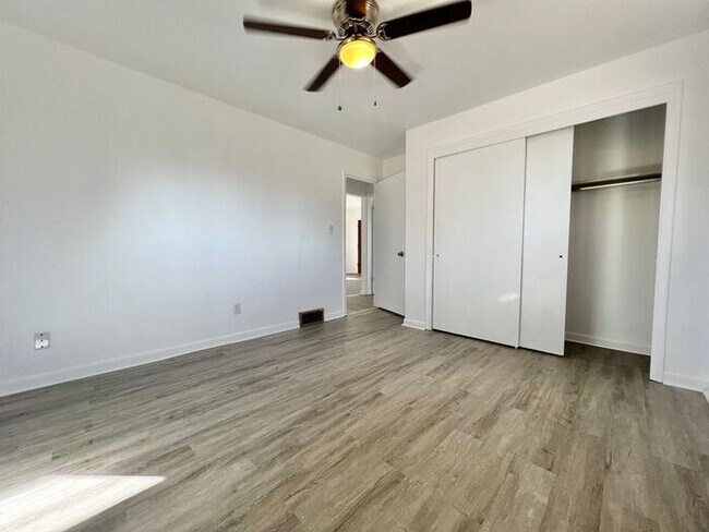Building Photo - Newly Renovated 2 Bed 1 Bath Duplex in Nor...