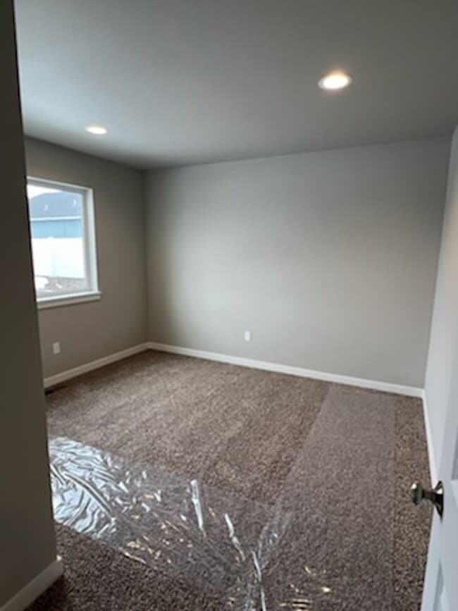 Building Photo - 1098 S New Oak Ln