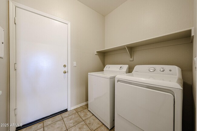 Building Photo - 42914 N Challenger Trail