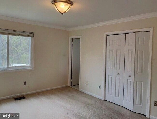 Building Photo - 2321 Bedfordshire Cir