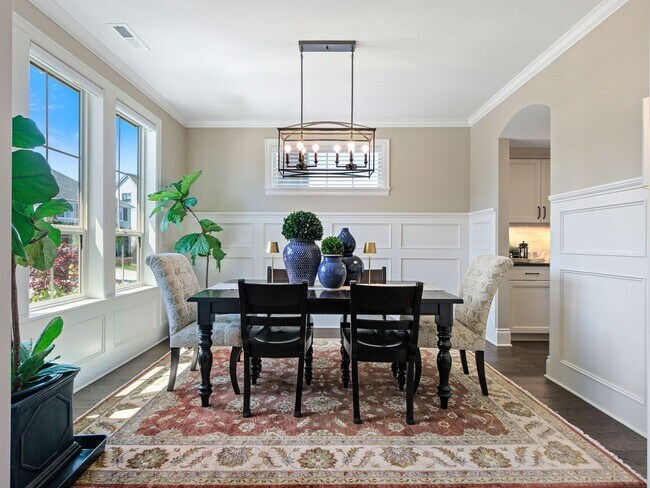 Building Photo - Beautiful & Bright Newer Home with Luxurio...