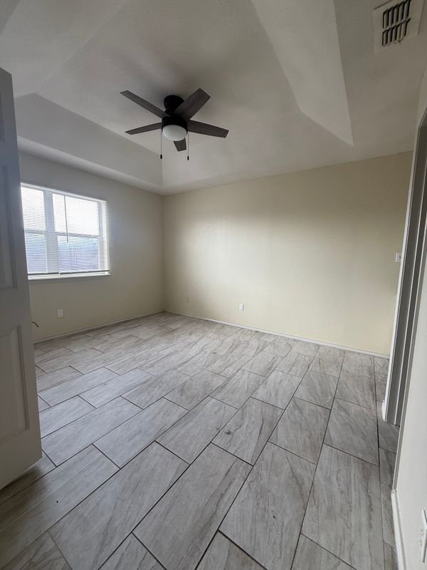 Building Photo - 1802 Oasis Dr