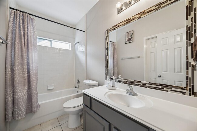 Building Photo - 21702 Cozy Hollow Ln