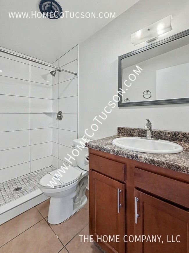 Building Photo - 4938 S Highland Dr