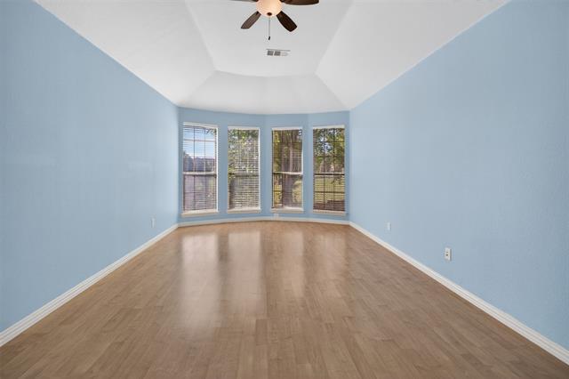 Building Photo - 2616 Cove Dr