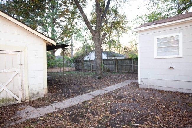 Building Photo - 5008 Lynch Dr