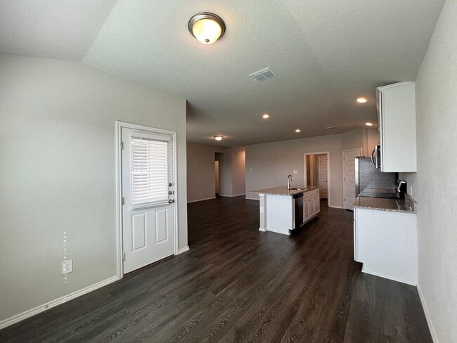 Building Photo - Wonderul 4/2 Single Story in White Wing, NBTX