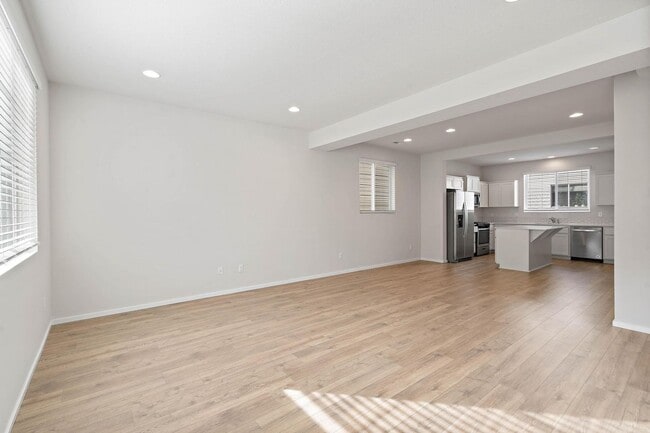 Building Photo - Sparkling clean newer 4-bdrm/3.5-bath townhome. 2-car garage, near Forest Park, $500 move-in special