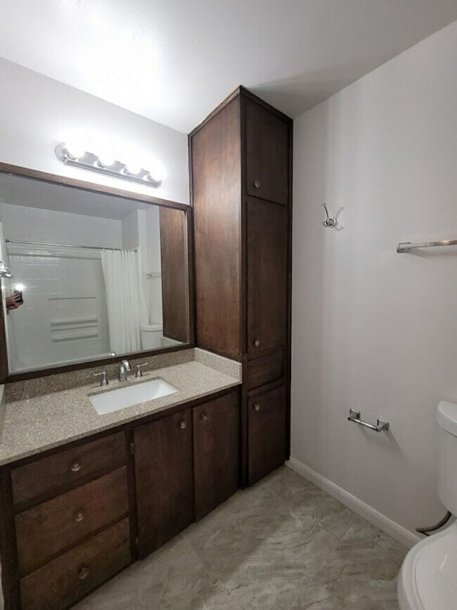 Building Photo - Orange Tree - West Campus- Beautiful 2 Bed...