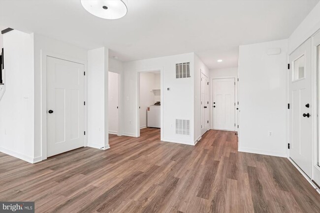 Building Photo - 25490 Kipps Ln