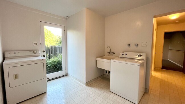 Building Photo - "The Rock" - 6 Bedroom House by Cal Poly