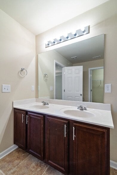 Building Photo - 1030 Ashmore Dr