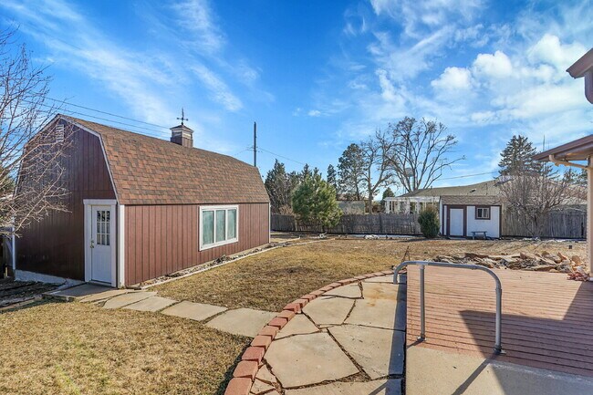 Building Photo - $2,195.95, 3-bed, 2-bed, ranch-style home with a large backyard and $300 off first month's rent