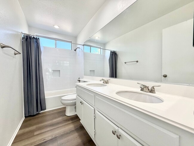 Building Photo - Stunning 4 Bedroom Home in California Tradewinds