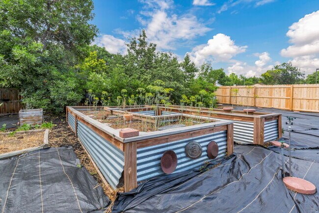 Building Photo - 6087 W 84th Ave