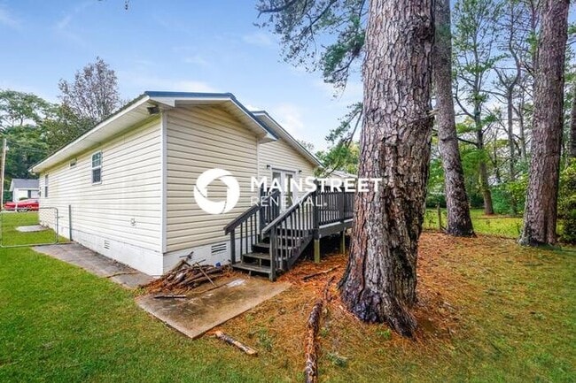 Building Photo - 3 Bedroom Pet-Friendly Home in Bessemer, A...