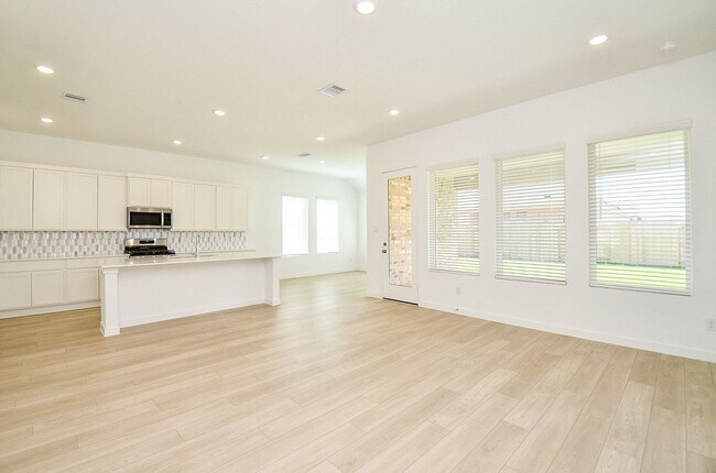 Building Photo - 2708 Pne Blf Dr