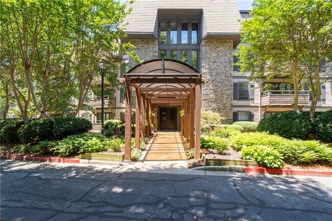 Primary Photo - 1120 Highland Bluff Dr S E
