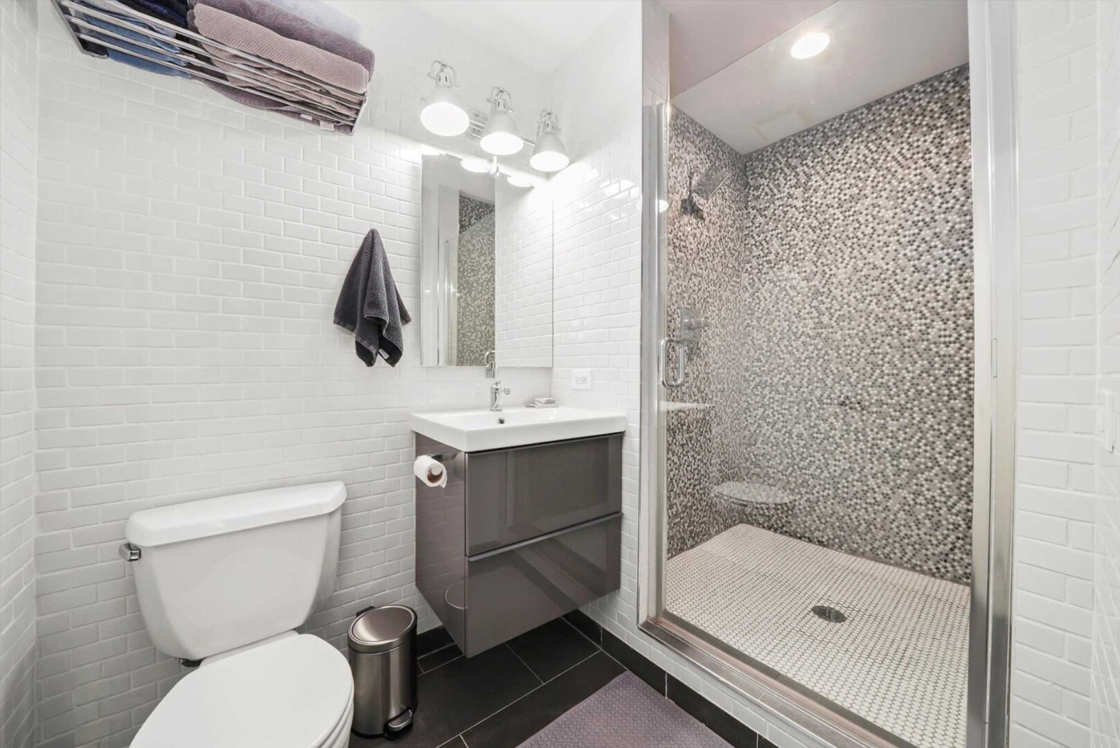 Building Photo - 817 W Washington Blvd