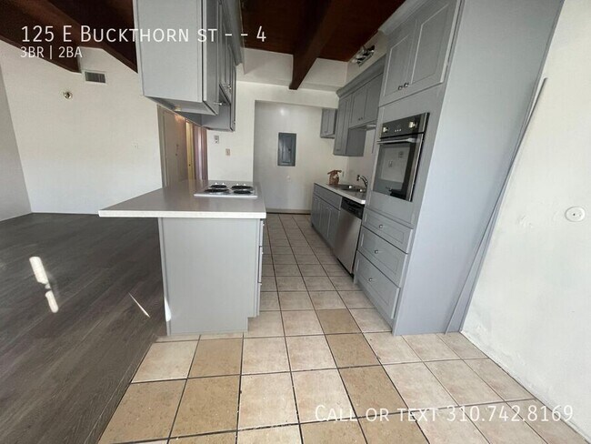 Building Photo - 125 E Buckthorn St