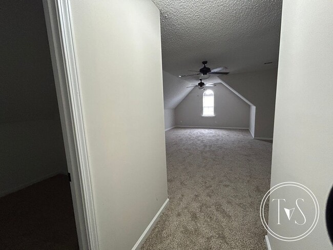 Building Photo - 1825 Lawnwood Dr