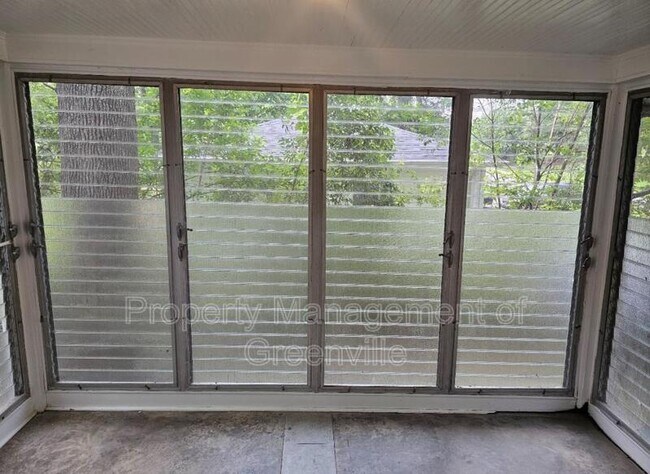 Building Photo - 117 White Oak Dr