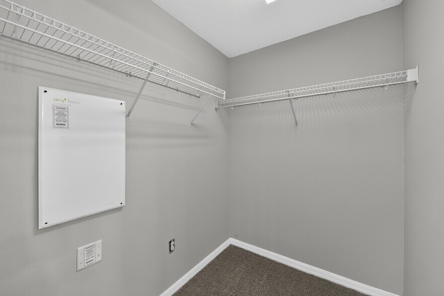 Building Photo - 6641 Cambridge Park Dr