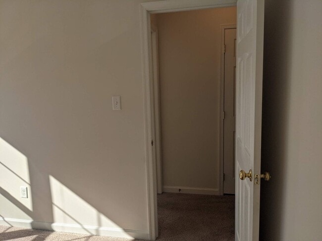 Building Photo - 3 Bedroom Townhouse For Rent in Charming Waynesboro, PA