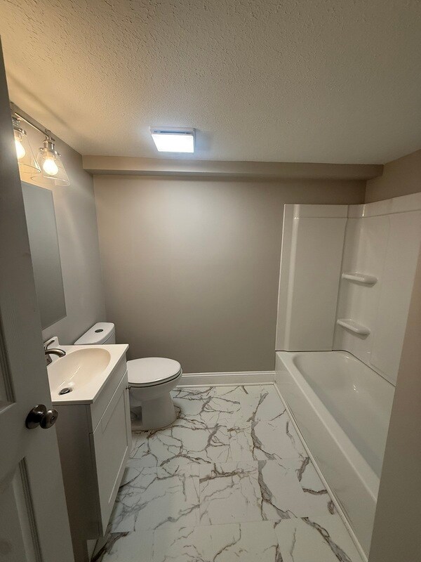 Building Photo - 1300-1330 Windsor Avenue - 1304B