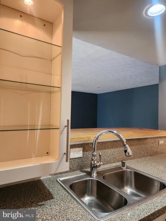 Building Photo - 613 Himes Ave