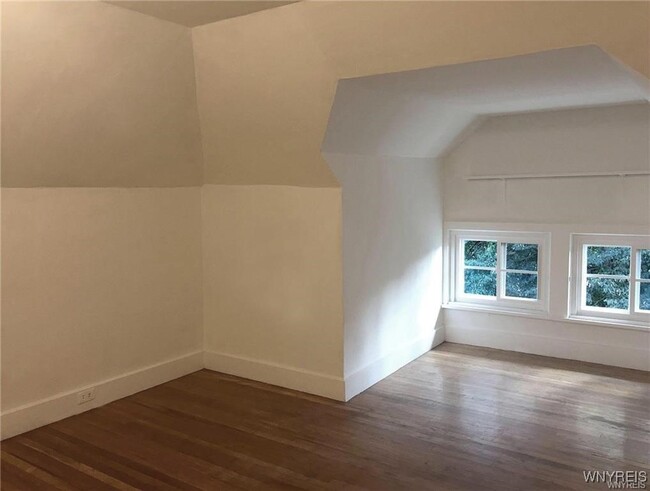 Building Photo - 165 St James Pl