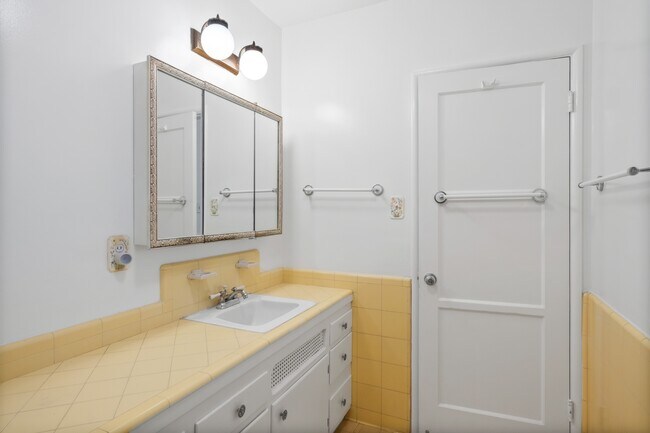 Building Photo - 4105 Irving Pl