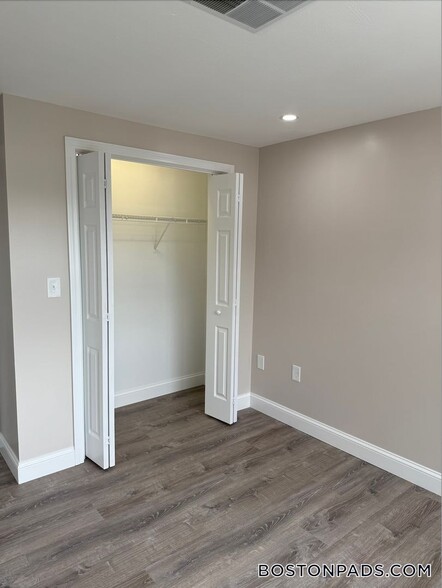 Building Photo - 23 Kenmar Dr