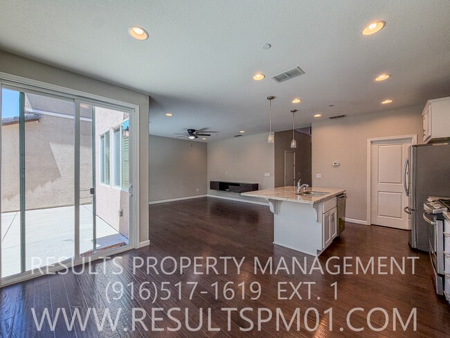 Building Photo - 1041 Bridlewood Dr